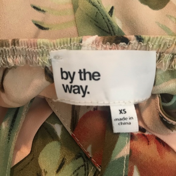 Revolve Floral romper size XS - Picture 4 of 4